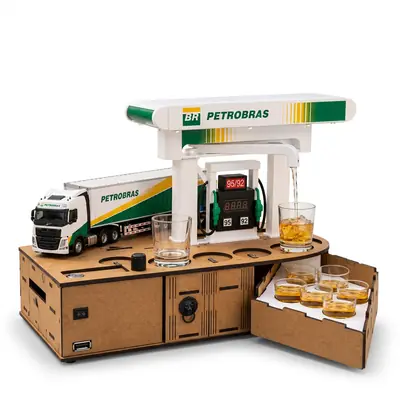 TruckBar™ – Dispenser de Bebidas com Caminhão e Posto Personalizado